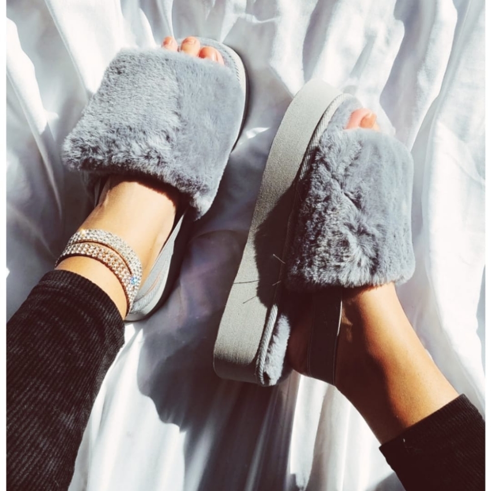🆕️Holiday Collection// Grey Fur slipper - Picture 4 of 4